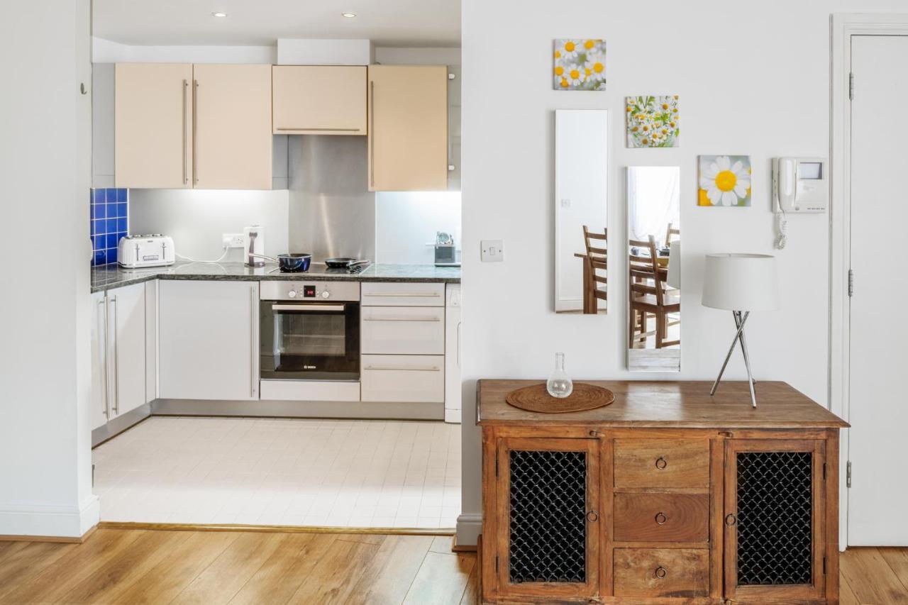 Comfortable And Bright Apartment In Tower Bridge Londra Exterior foto
